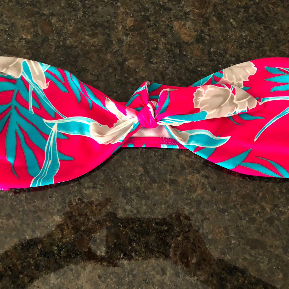 Small Bilibong Strapless Bathing Suit Top